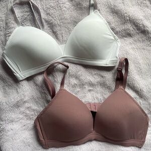 set of 2 - white and purple/pink bras